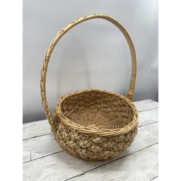 Vintage Large Round Bamboo Wicker Rattan Storage Basket in Natural W/Handle - Picture 9 of 11